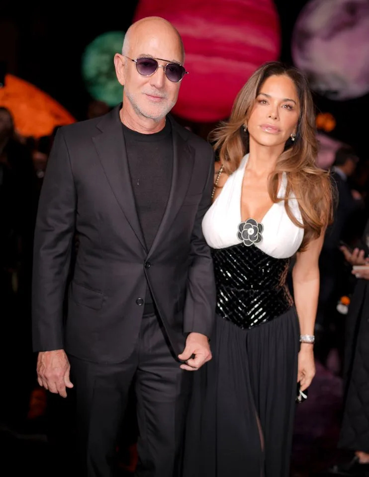 Getty Images Jeff Bezos y Lauren Sánchez Bezos el 6 de octubre de 2025.