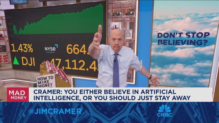 O crees en la IA o debes alejarte, dice Jim Cramer