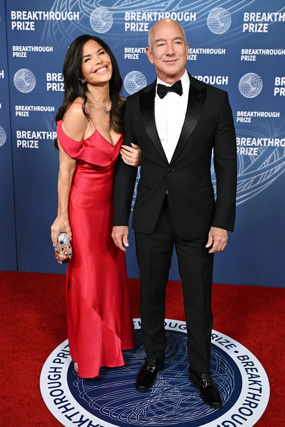 Bezos y Lauren Sanchez han agregado algunas adiciones interestelares a su extenso hogar conyugal, y viene completo con forma de OVNI.