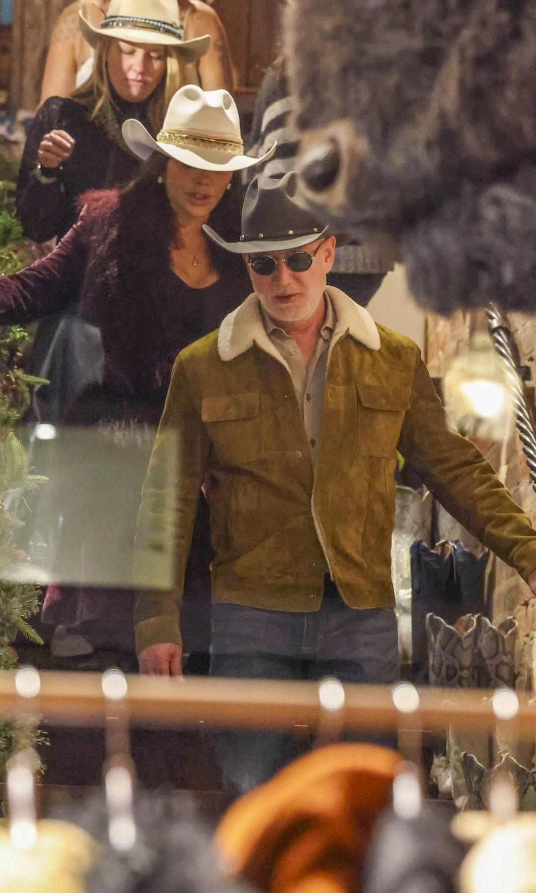 La pareja mostró su distintivo estilo de moda occidental.