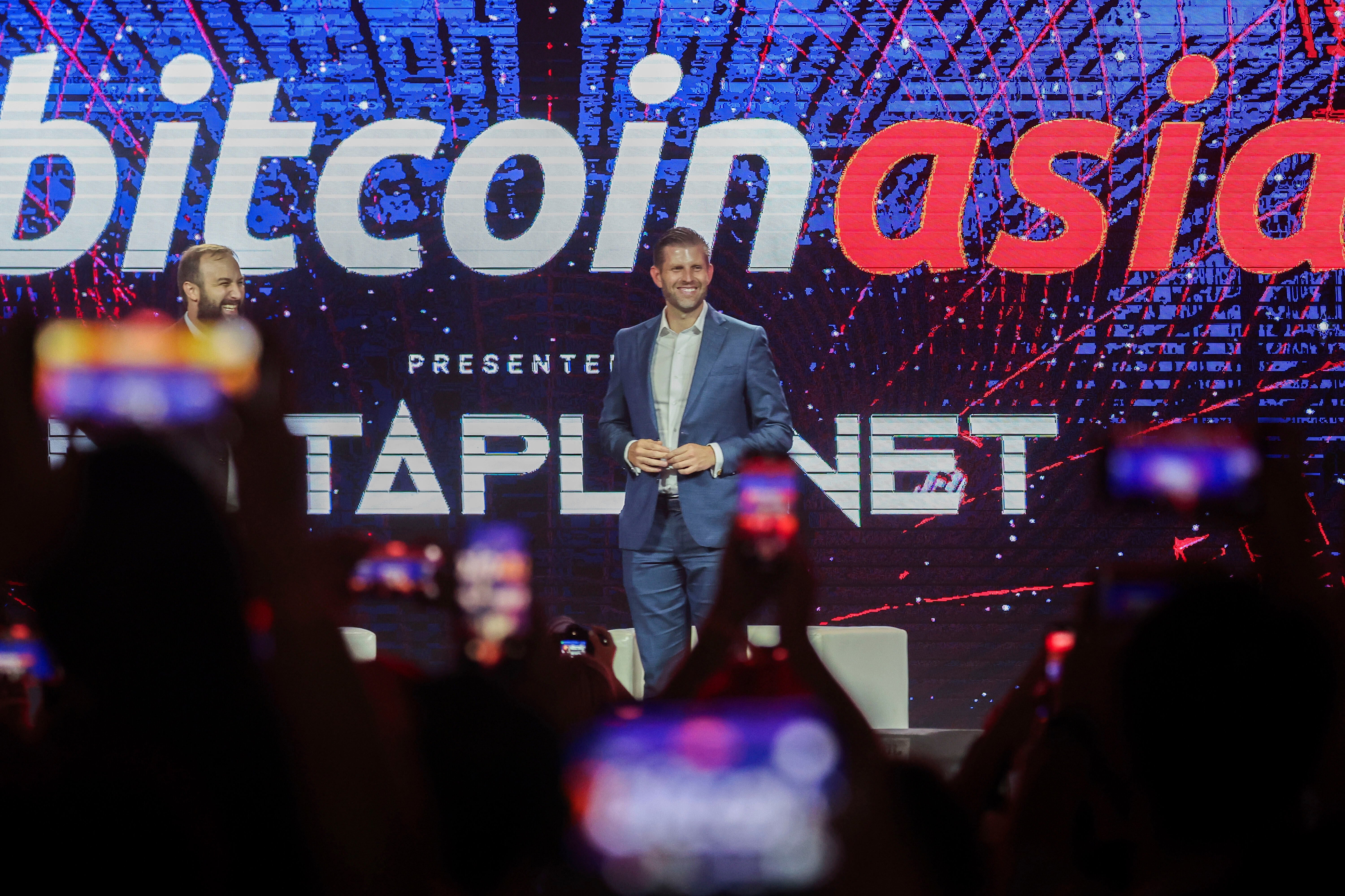 American Bitcoin, cofundada por Eric Trump y Donald Trump Jr, perdió casi el 50 por ciento del valor de sus acciones después de que las acciones salieron a la venta el martes.