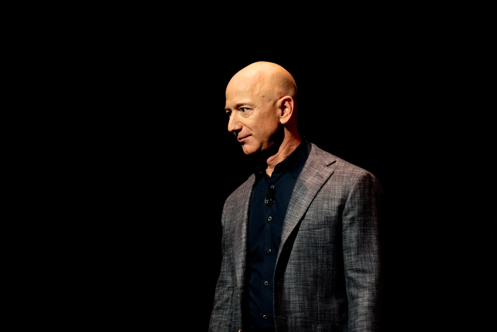 ¿Cuánto tiempo le tomará a Jeff Bezos ganar los $25.000.000 que necesita para mantener a flote su superyate de $500 millones?