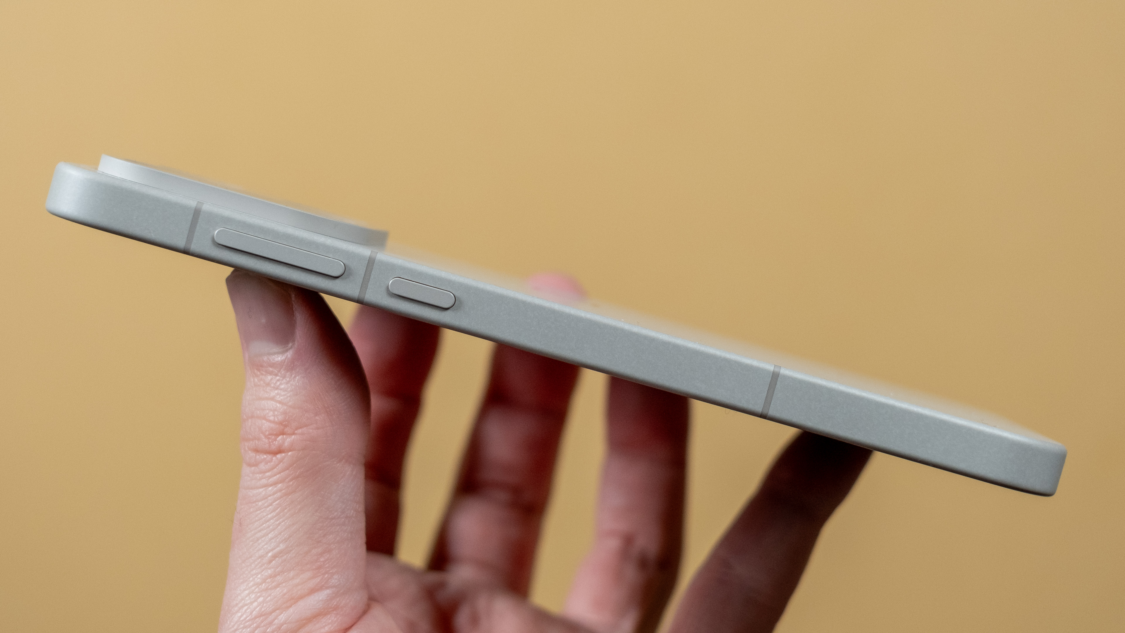OnePlus 15 el lateral