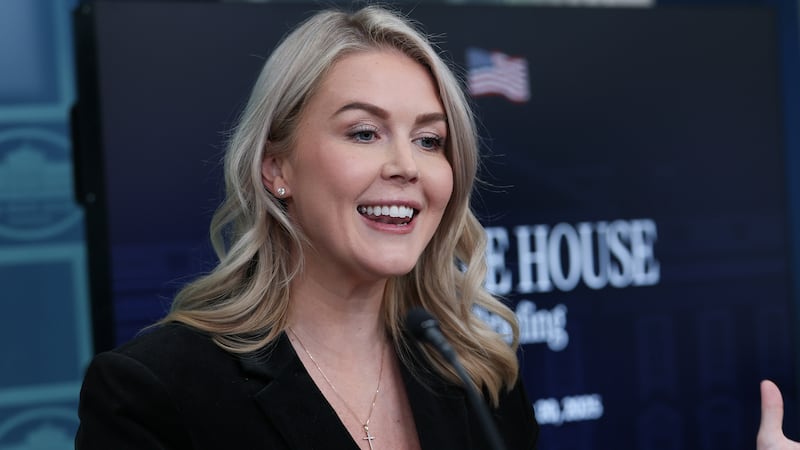 La secretaria de prensa de la Casa Blanca, Karoline Leavitt, negó que Donald Trump estuviera pidiendo la ejecución de seis legisladores demócratas después de la reinstauración del presidente. 