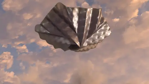 Impresión del artista de Space Forge del satélite Space Forge con su escudo térmico desplegado. El escudo está abierto y es plateado, con una distintiva forma de abanico, como un paraguas abierto. Al fondo hay una puesta de sol rosa como un cielo con nubes. 
