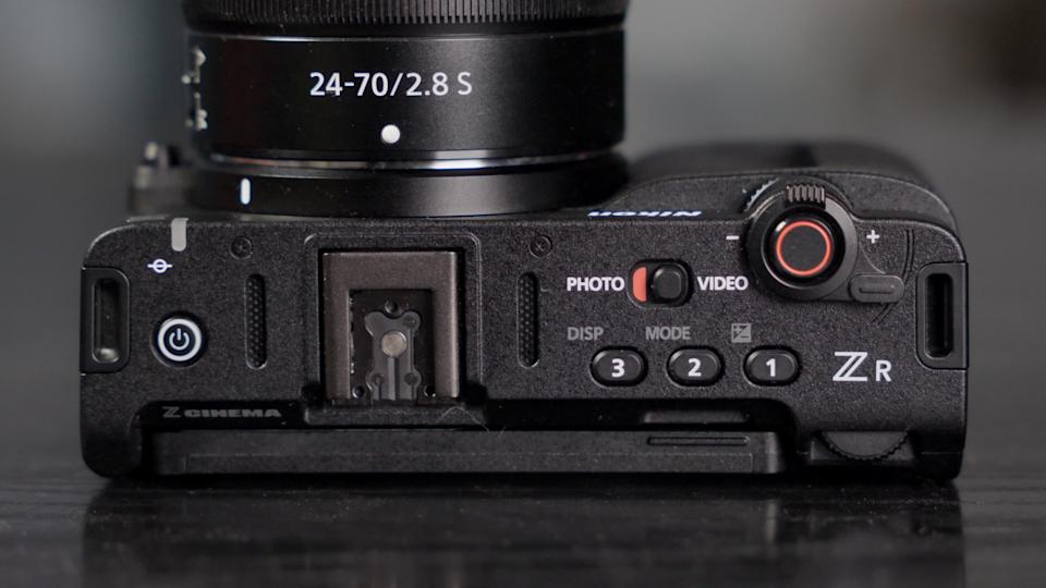 Revisión de Nikon ZR: una cámara de cine muy capaz a un precio de ganga
