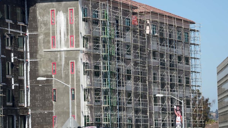 Construcción en San Diego. (Foto de Chris Stone/Times de San Diego)