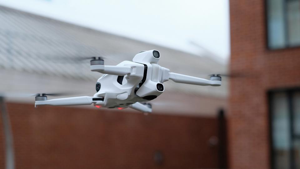 Revisión del dron antigravedad A1