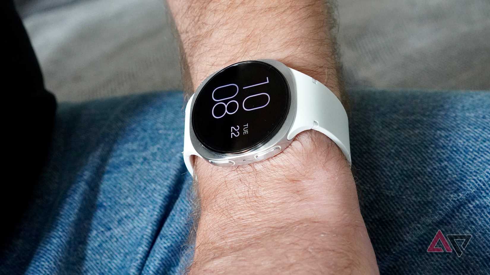 Una persona que lleva el Samsung Galaxy Watch 8