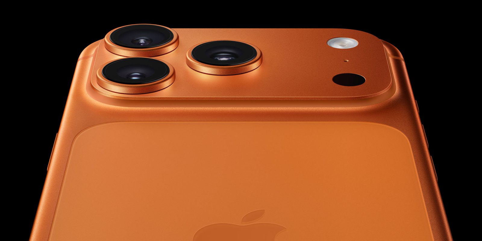 Diario del iPhone: por primera vez en muchos años, no actualizo mi iPhone | Se muestra el iPhone 17 Pro en naranja, enfocado en las cámaras