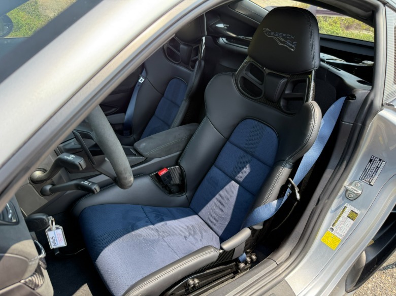 2025 Porsche 718 Cayman GT4 RS asiento del conductor