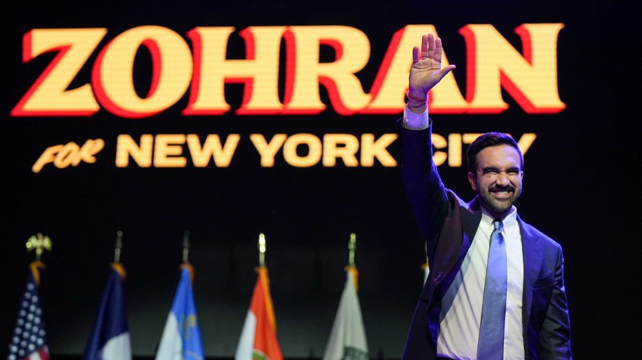 Zohran Mamdani, el candidato a alcalde de Nueva York, transmite a sus seguidores tras ganar las elecciones