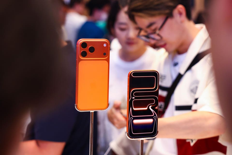 Nueva línea de iPhone 17 a la venta en Shanghai