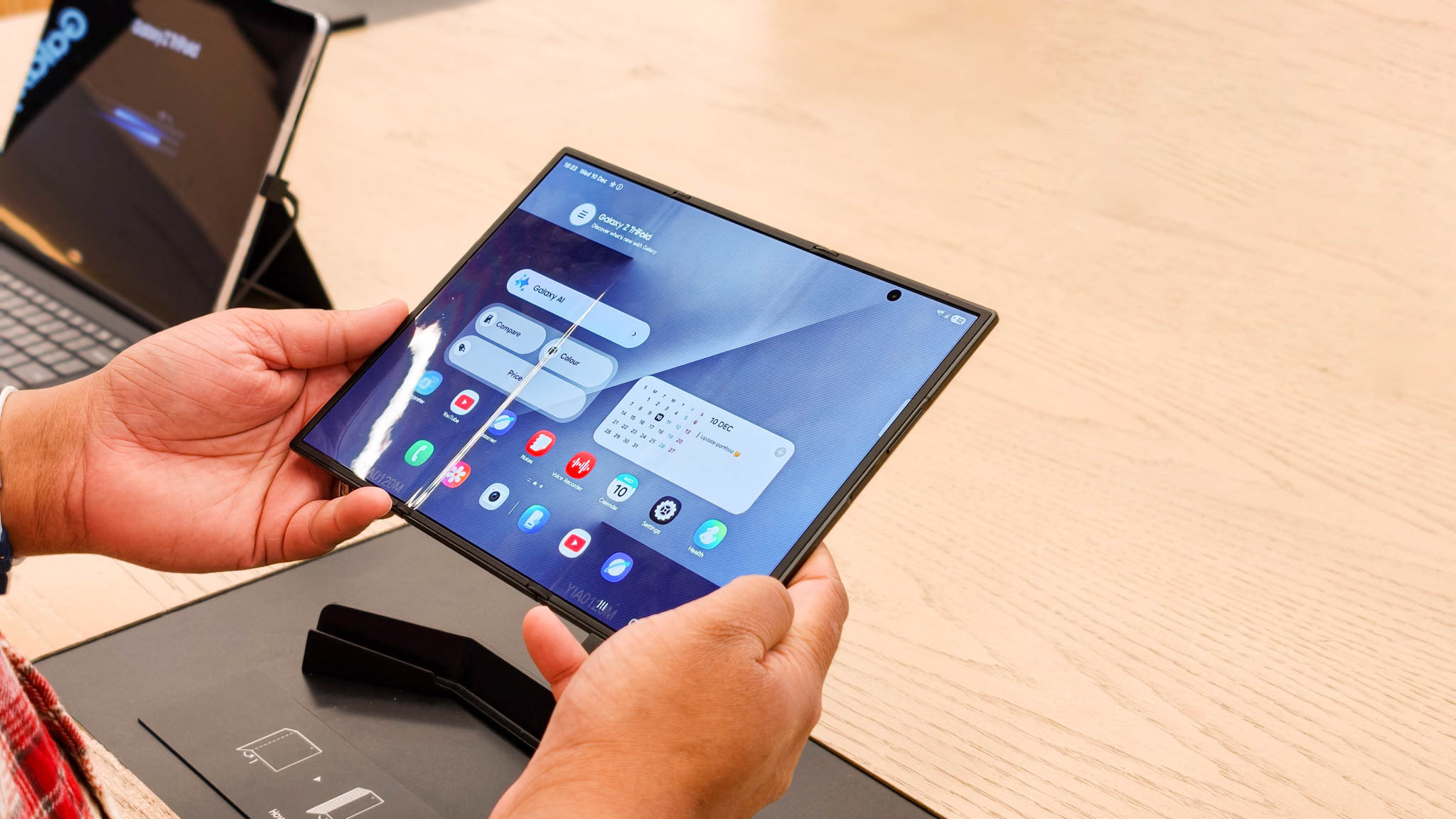 Prueba práctica del Samsung Galaxy Z TriFold en Dubai Mall en Android Central