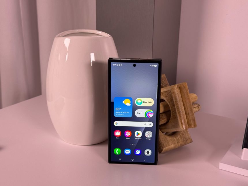 Samsung Galaxy Z TriFold es grueso cuando está plegado.