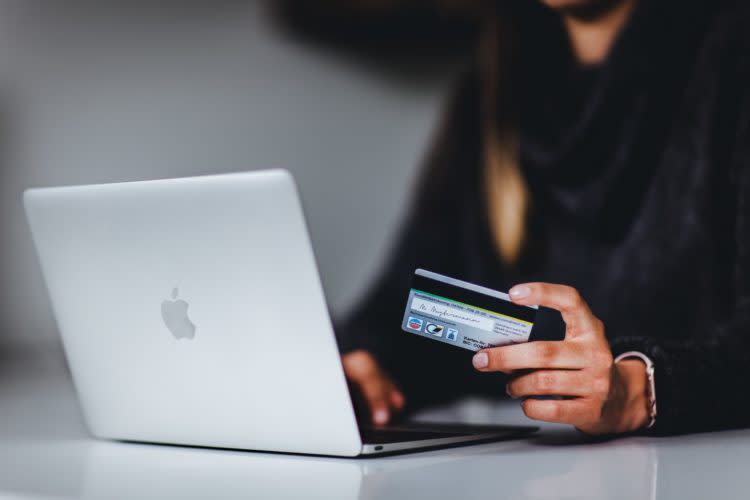PayPal (PYPL) se enfrenta a una dura competencia de Apple, cree Jim Cramer
