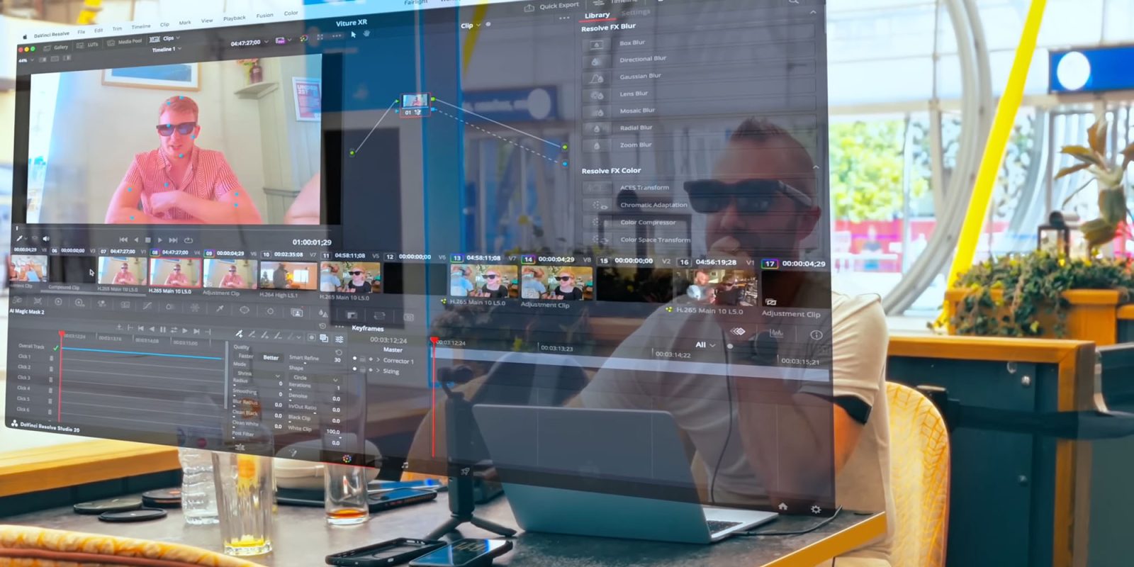 El Viture Luma Ultra es casi el Apple Vision Air que quiero ver | La imagen muestra un gran monitor virtual que se utiliza para la edición de vídeo.