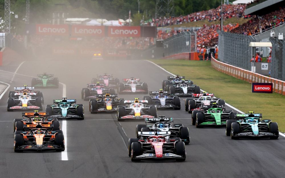 Charles Leclerc, Ferrari al frente en la salida