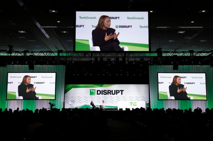 TechCrunch interrumpe la etapa Tekedra Mawakana