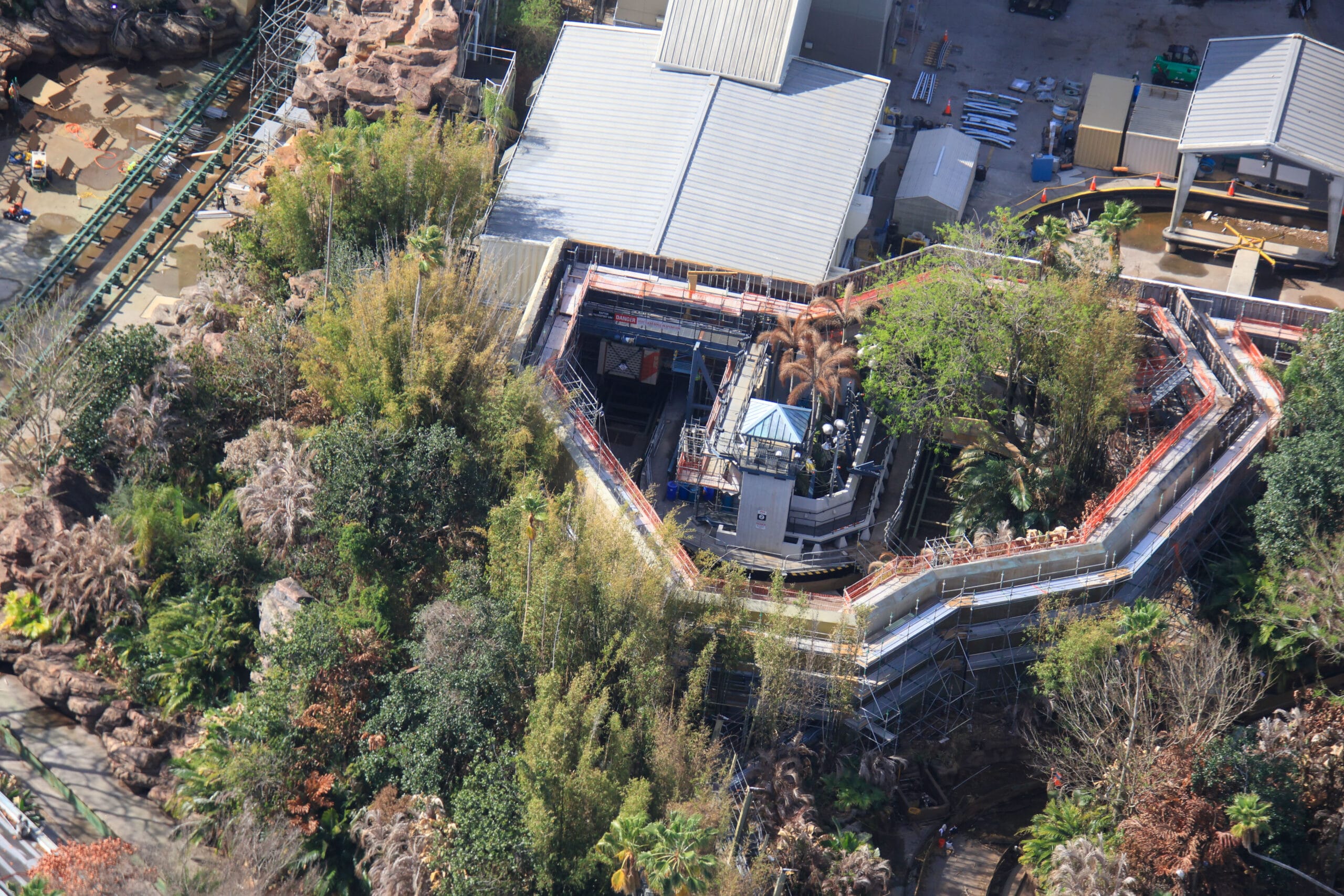 Fotografías aéreas del paseo USF Jurassic Park River Adventure realizadas por bioreconstruct.