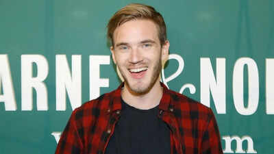 PewDiePie ha anunciado que sus vlogs mensuales de YouTube finalizarán en septiembre de 2026 después de casi cuatro años. La decisión se debe en gran medida a su deseo de dejar que su hijo, Björn, crezca lejos de Internet y elija por sí mismo si quiere aparecer en línea en el futuro. Mientras terminan los vlogs, Felix y Marzia dijeron que a veces todavía pueden compartir momentos familiares a través de las redes sociales. ¿Por qué PewDiePie está poniendo fin a sus vlogs de YouTube? El motivo del final de su serie familiar