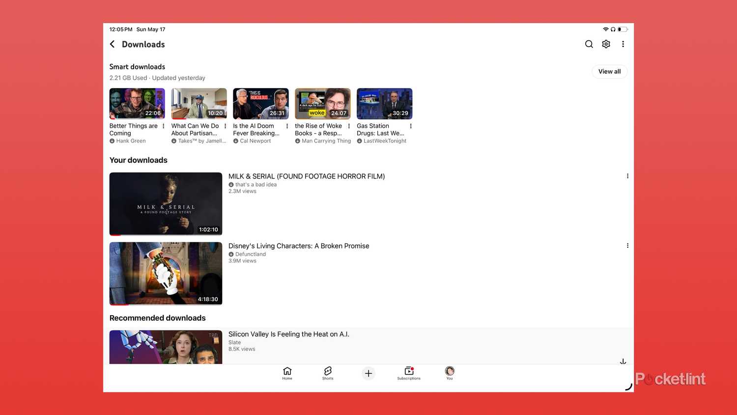 La interfaz de YouTube del iPad, que muestra Descargas inteligentes en la parte superior de la página de Descargas.